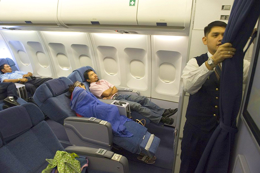 как выспаться в самолете