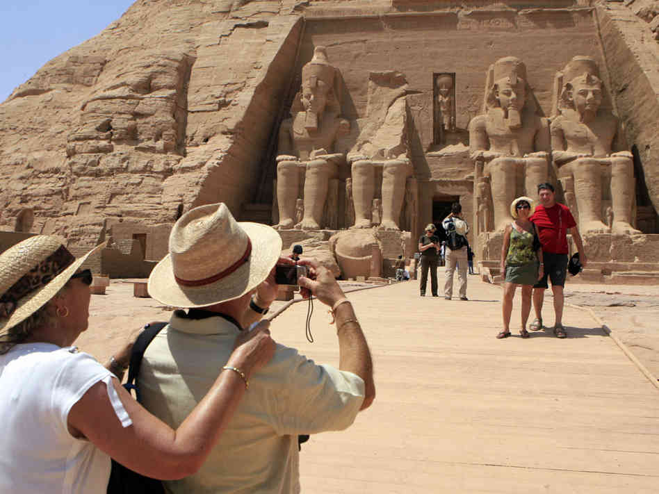 туристы в Египте