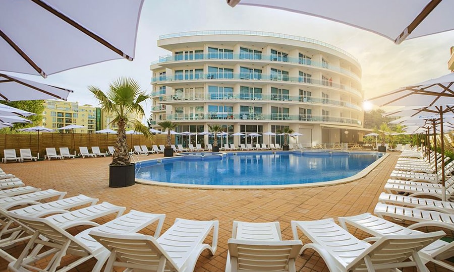 Корпус и бассейн отеля Calypso Sunny Beach 3*, Солнечный берег, Болгария