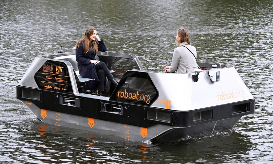 По столице Нидерландов теперь можно перемещаться на беспилотном водном такси